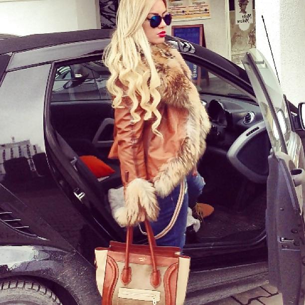 15P Instagram fur girl