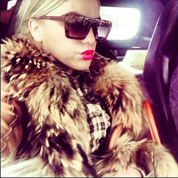 15P Instagram fur girl