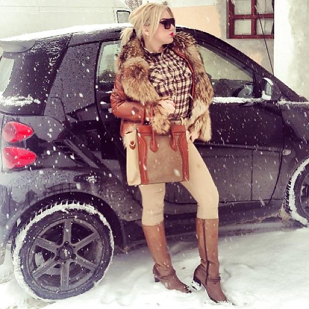 15P Instagram fur girl