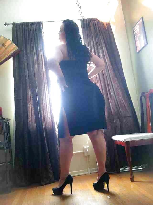 12P Thick cougar with ass