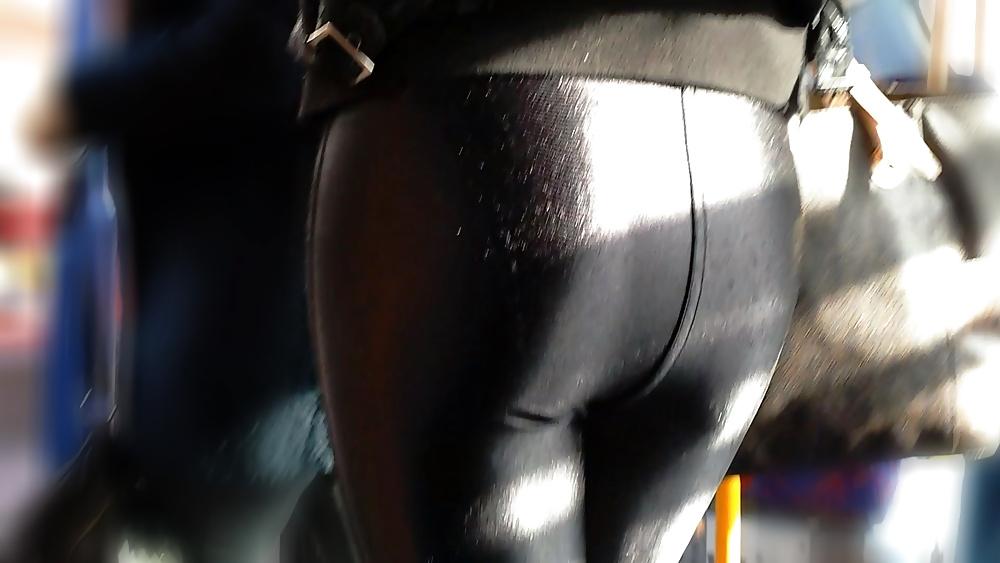 10P Teen Ass In Spandex Leggings