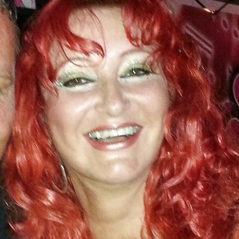 21P Hot Cougar & MILF Celebs