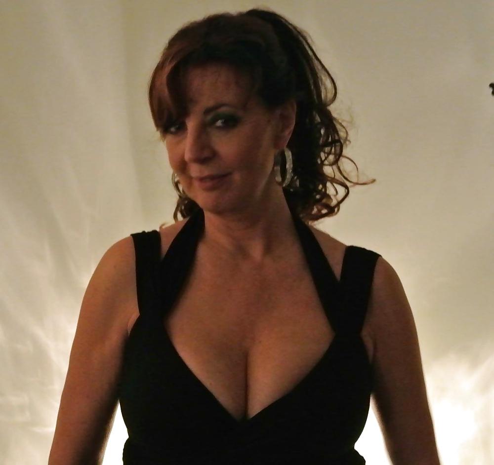 21P Hot Cougar & MILF Celebs