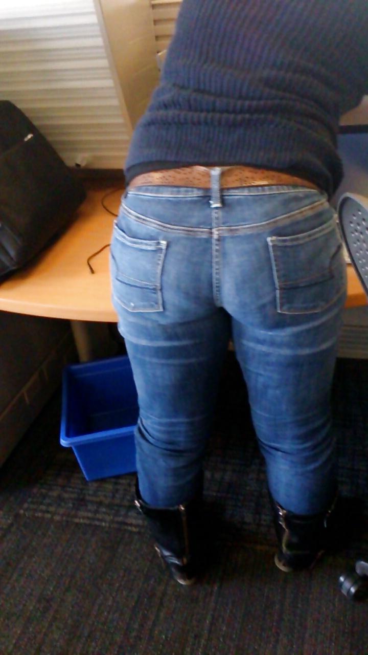 25P Office voyeur