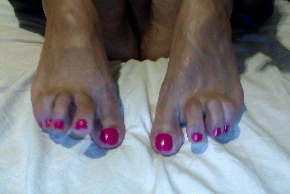 21P Toe nails with cum