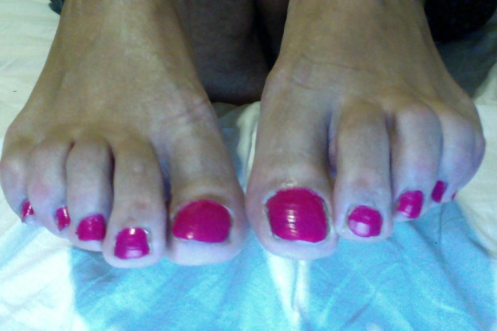21P Toe nails with cum