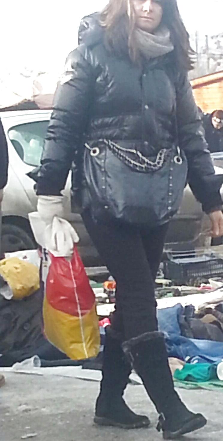 25P Spy old + young feet and ass romanian