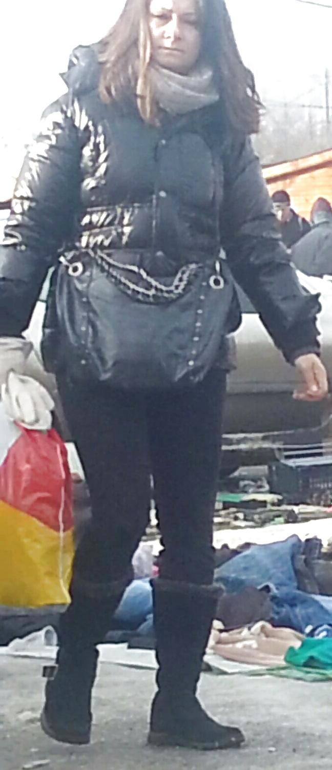 25P Spy old + young feet and ass romanian