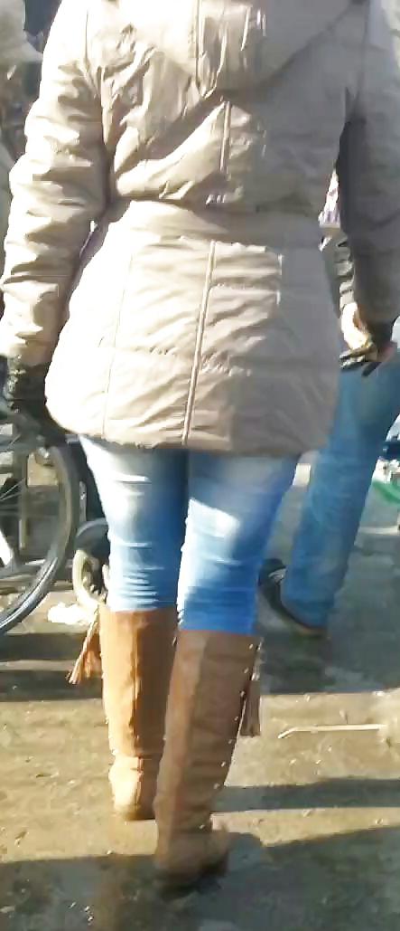 25P Spy old + young feet and ass romanian