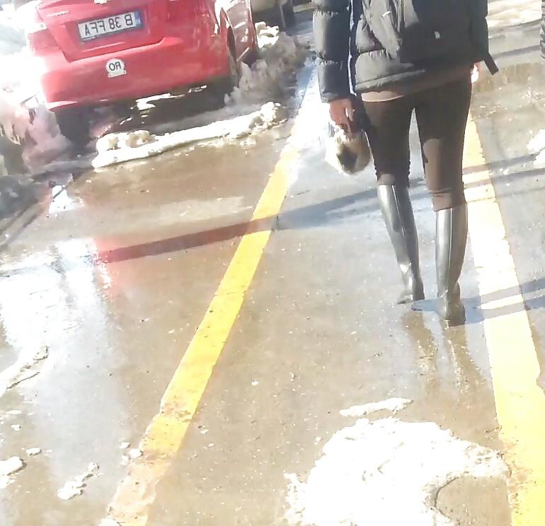 25P Spy old + young feet and ass romanian