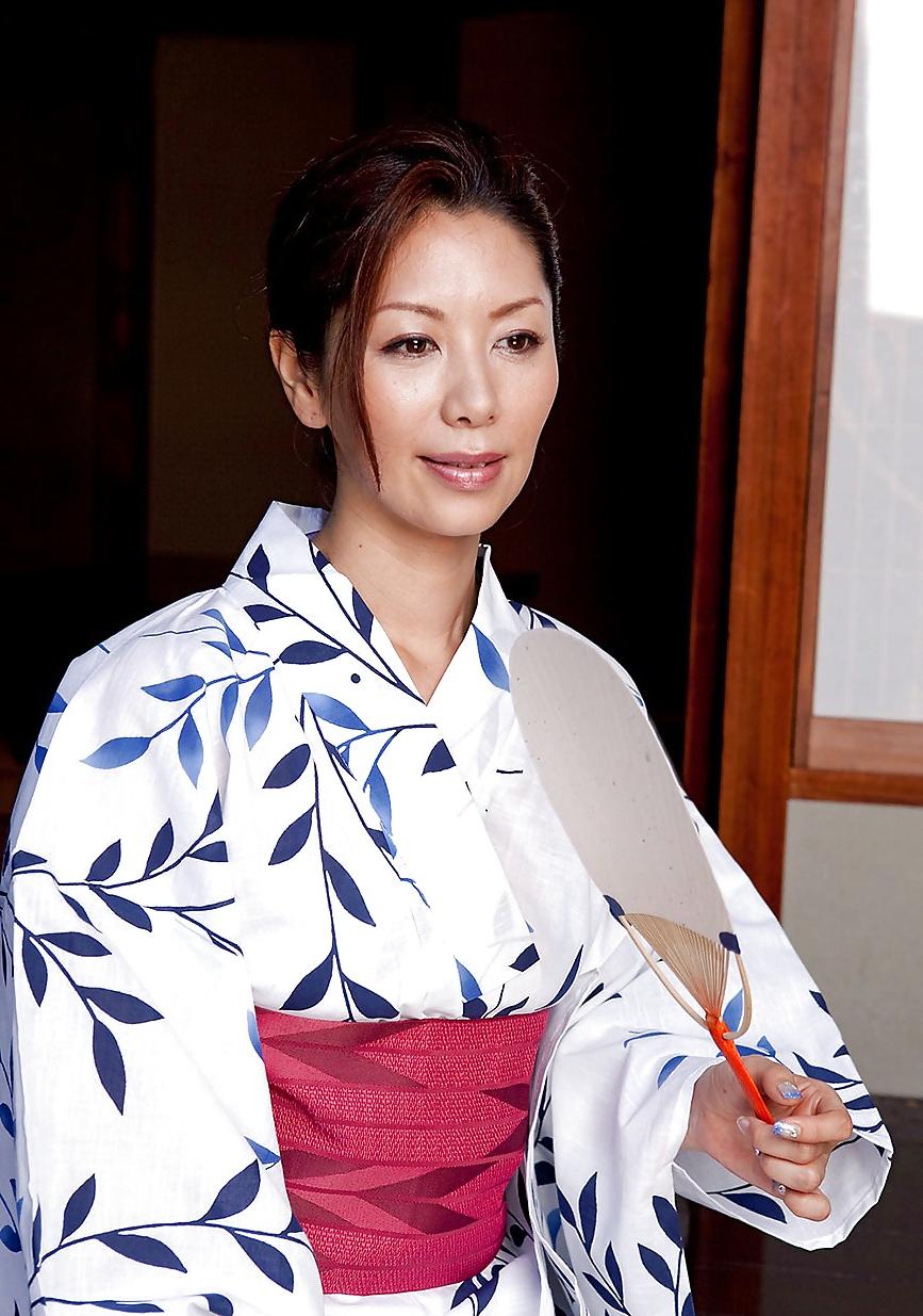 12P Chisato Shouda Photo Gallery # 2