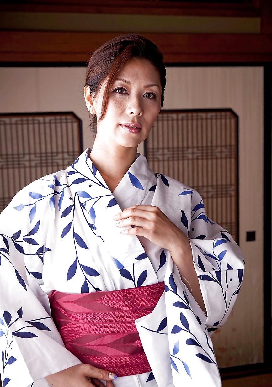 12P Chisato Shouda Photo Gallery # 2