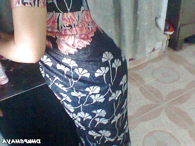 21P Andhra housewife navel boob show 6