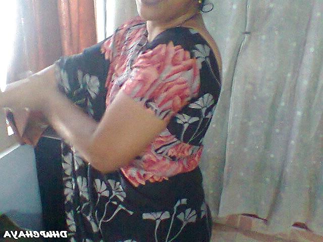21P Andhra housewife navel boob show 6