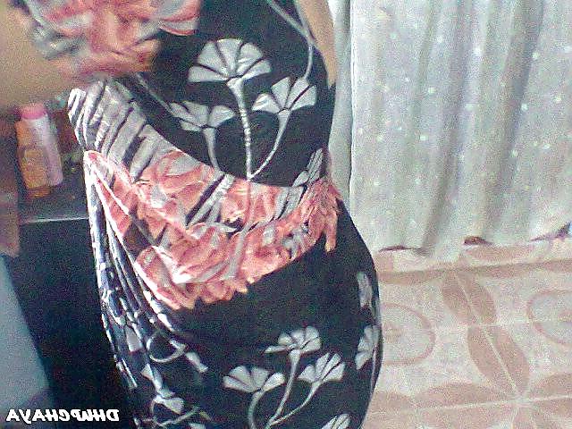 21P Andhra housewife navel boob show 6