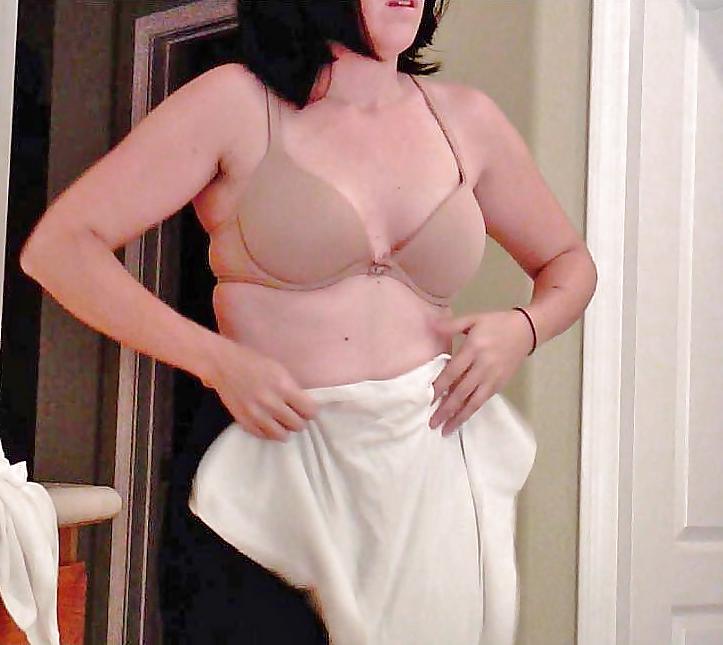 22P Brunette Wife Caught Misc. Changing