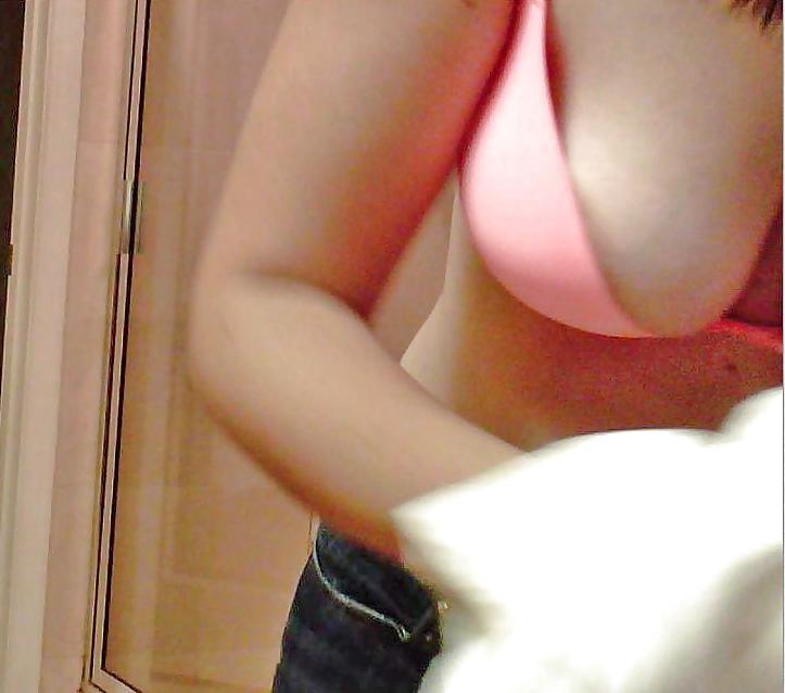 22P Brunette Wife Caught Misc. Changing