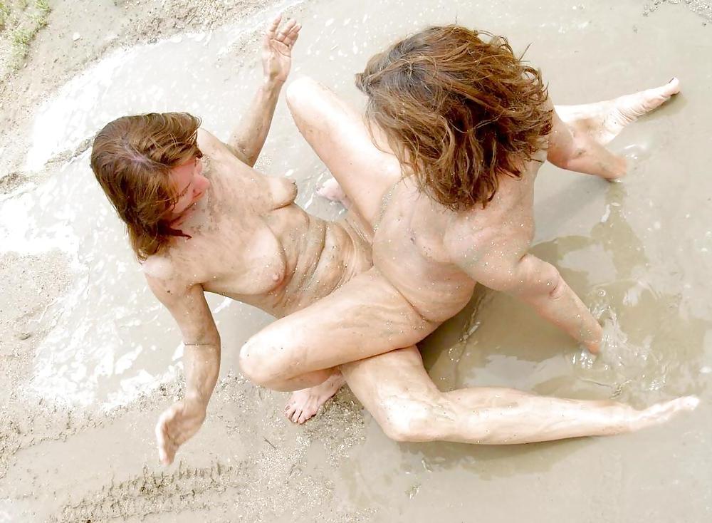 25P A couple of dirty mature babes.