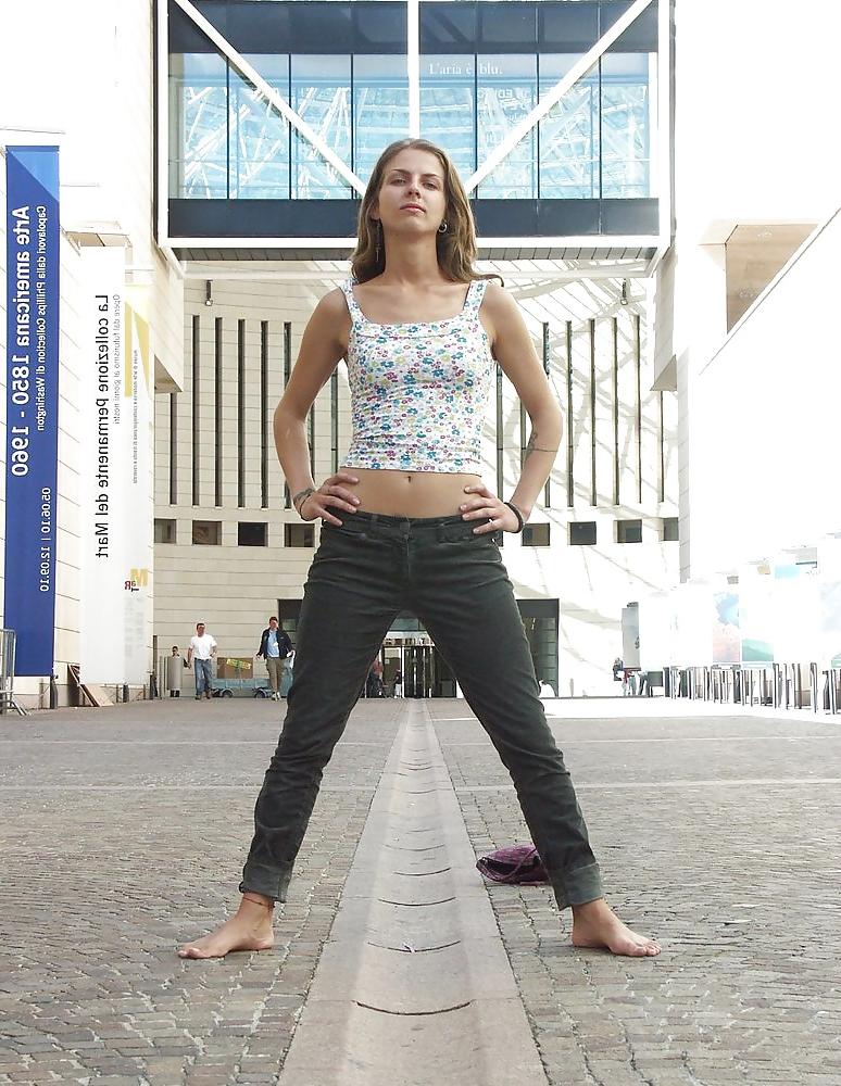 25P Barefoot urban