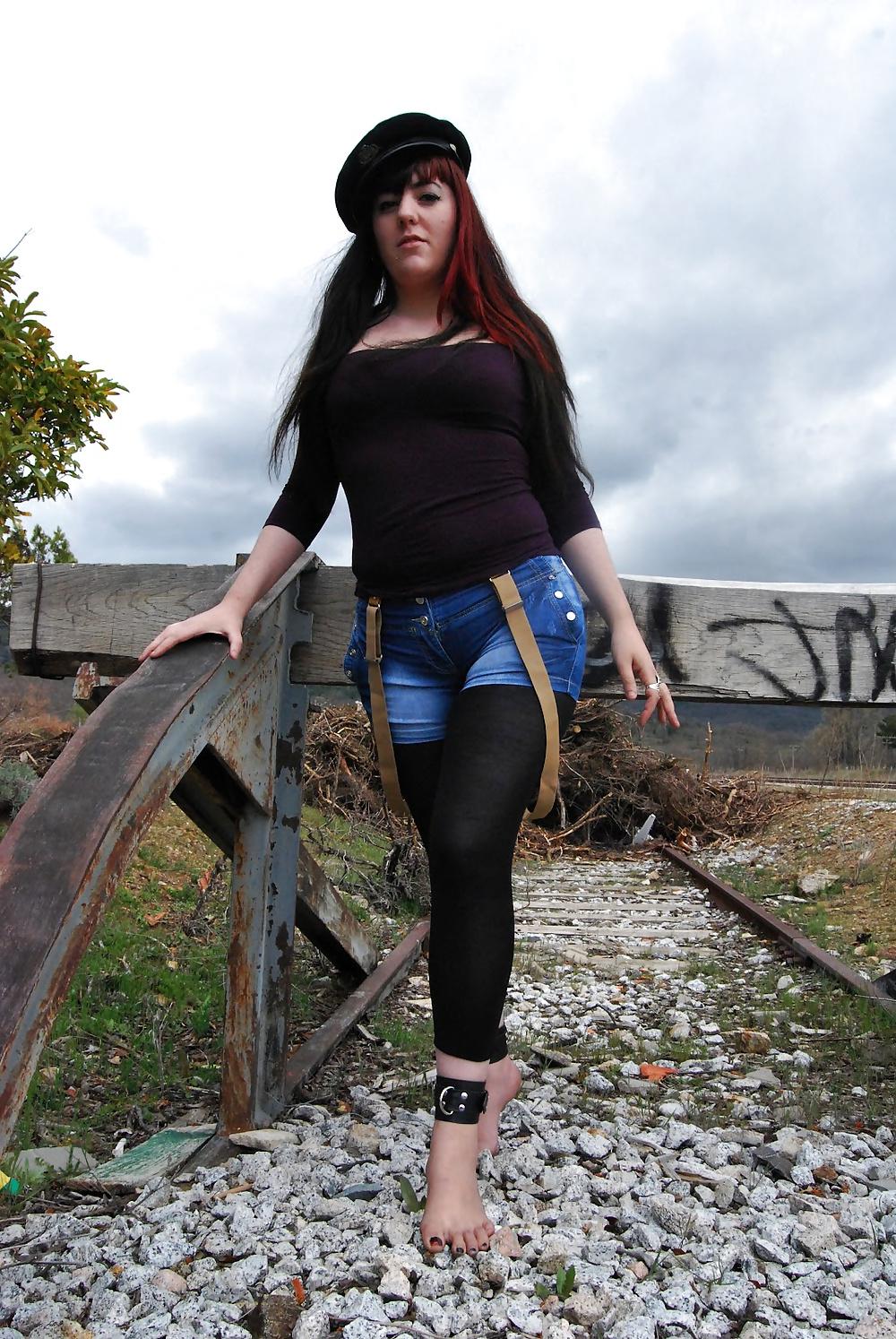 25P Barefoot urban