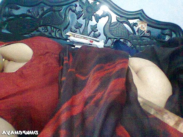 25P Andhra housewife navel boob show 5