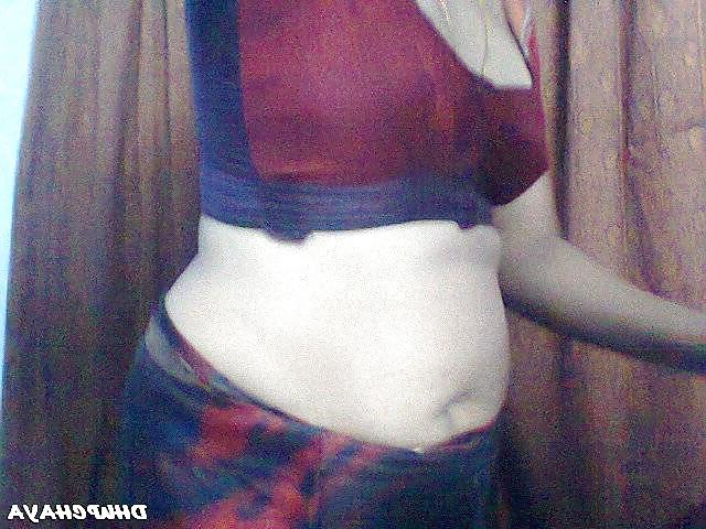25P Andhra housewife navel boob show 5