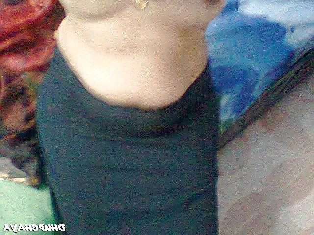 25P Andhra housewife navel boob show 5