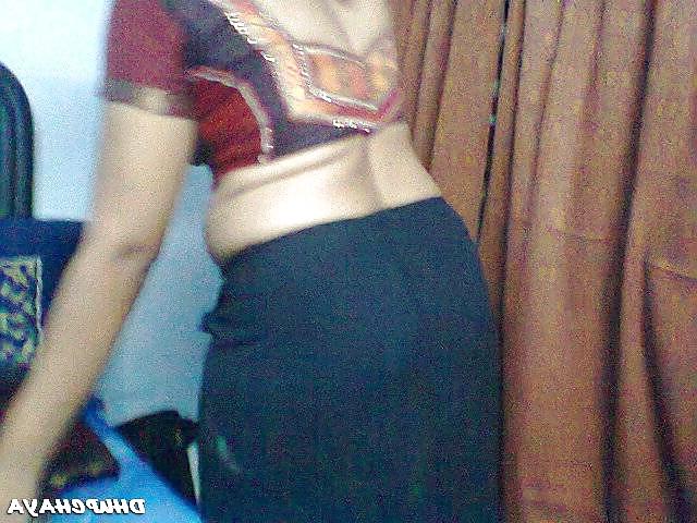 25P Andhra housewife navel boob show 5