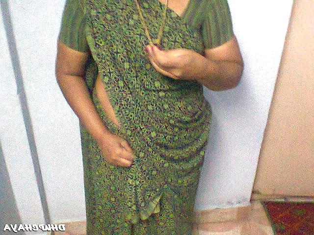 18P Andhra housewife navel boob show 15