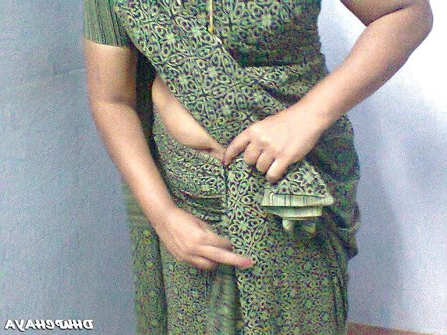 18P Andhra housewife navel boob show 15