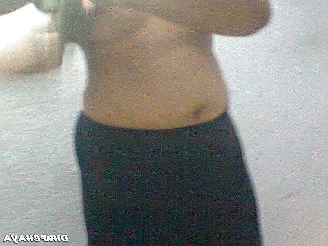 18P Andhra housewife navel boob show 15