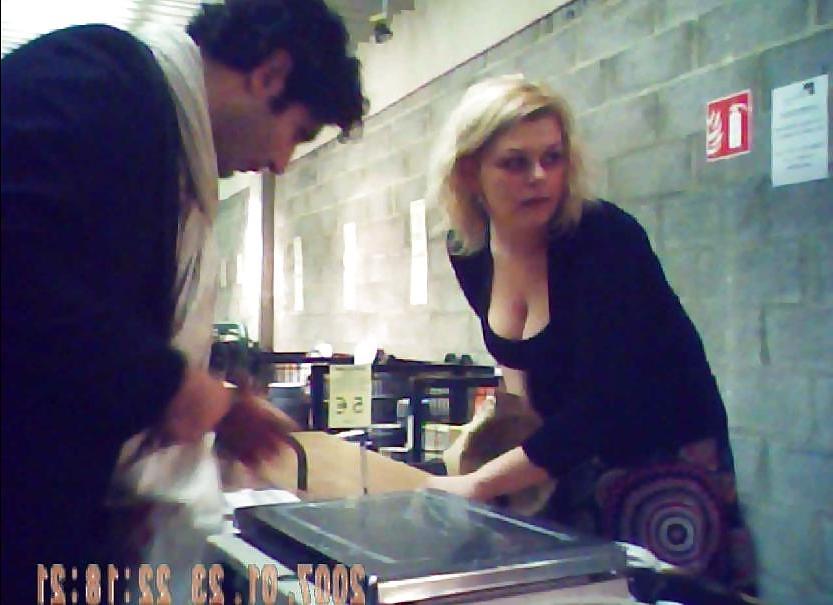 20P Shop voyeur