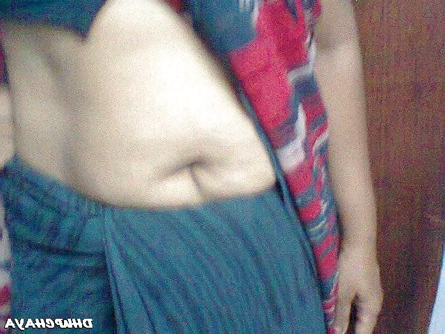 25P Andhra housewife navel boob show 12