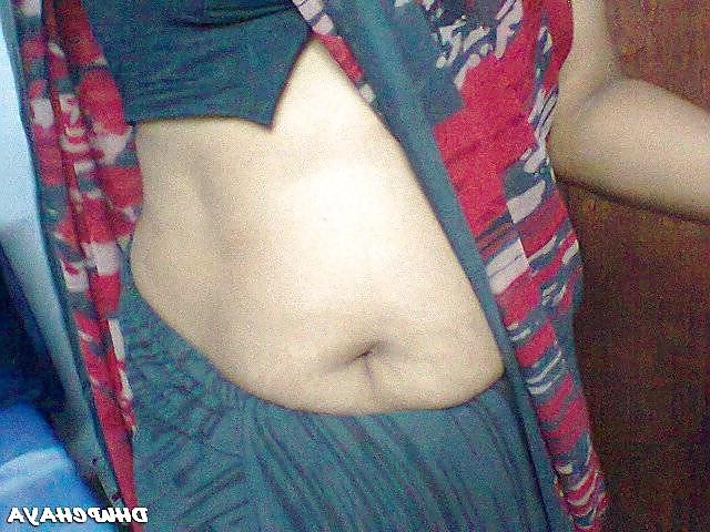 25P Andhra housewife navel boob show 12