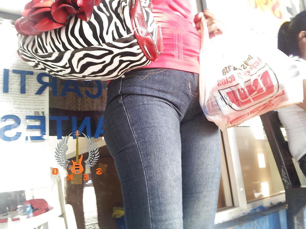 25P Fotze frisst Hose - cameltoe