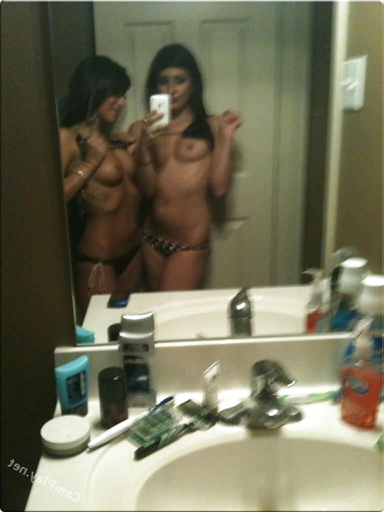17P Hot Latin Lesbians On Cam