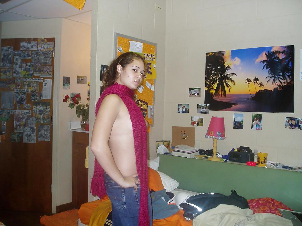 25P LSU Dorm Girl