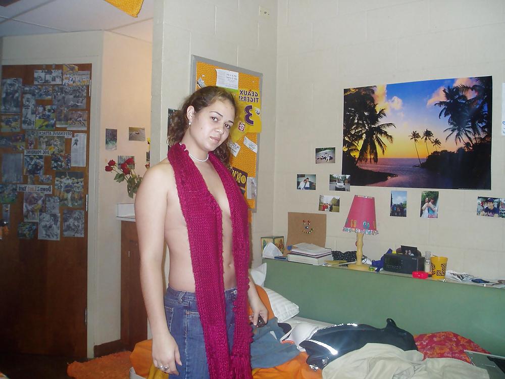 25P LSU Dorm Girl