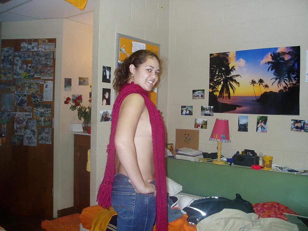 25P LSU Dorm Girl