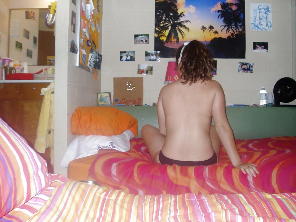 25P LSU Dorm Girl