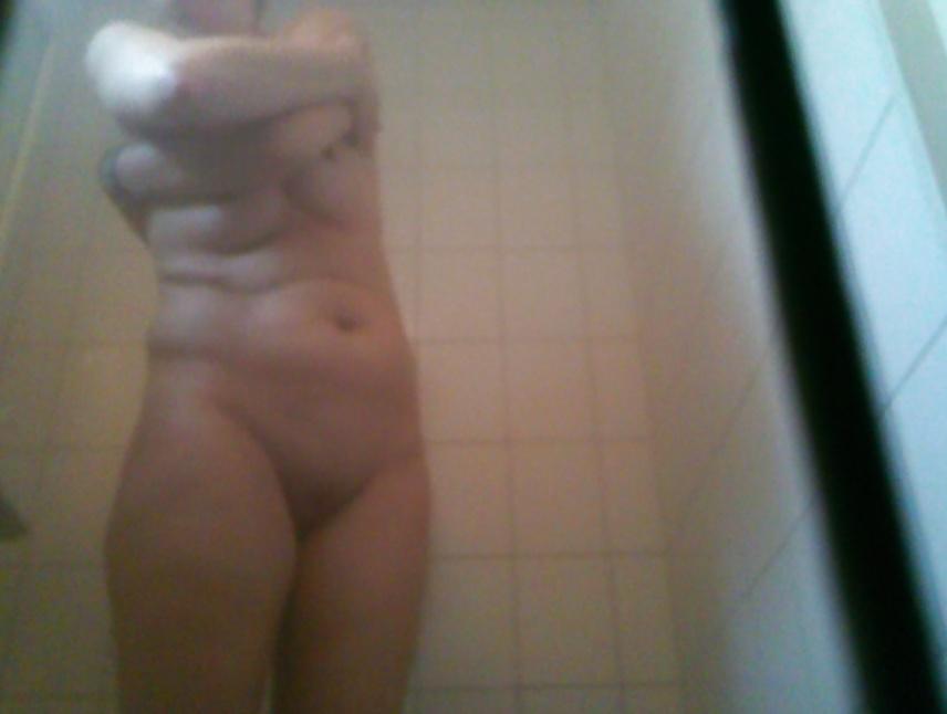 25P Hide my phone in the shower again