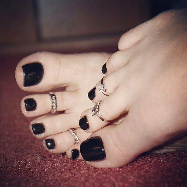25P Black toe feet
