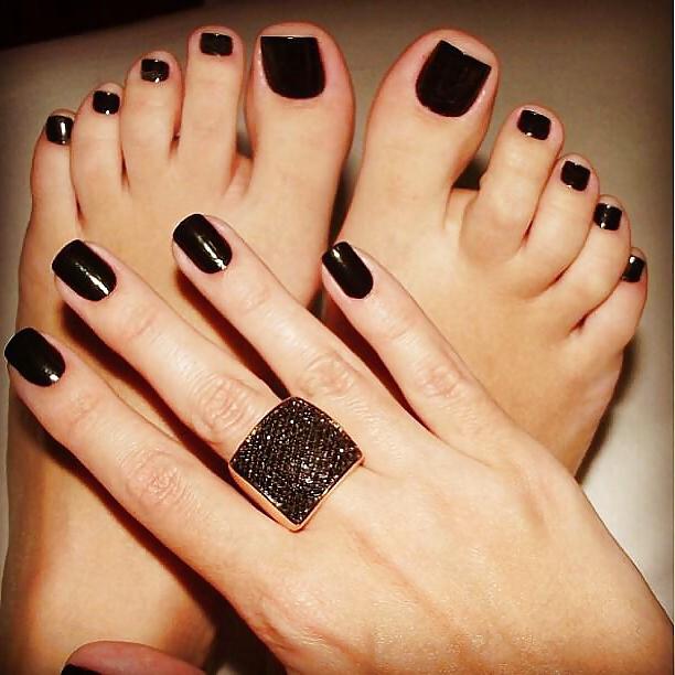 25P Black toe feet