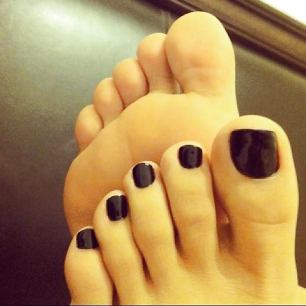 25P Black toe feet