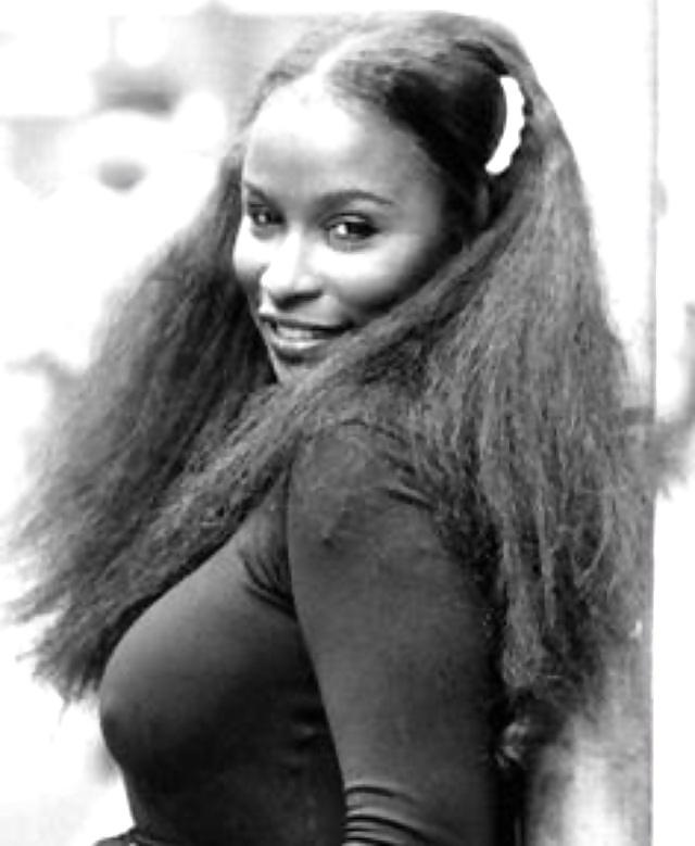 25P Let's Jerk Off Over ... Chaka Khan 