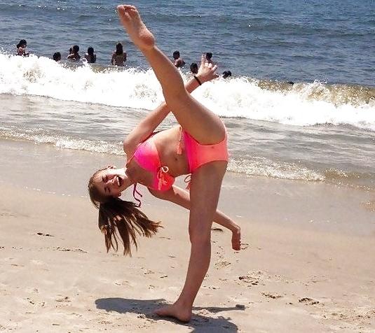 10P Hot athletic girls