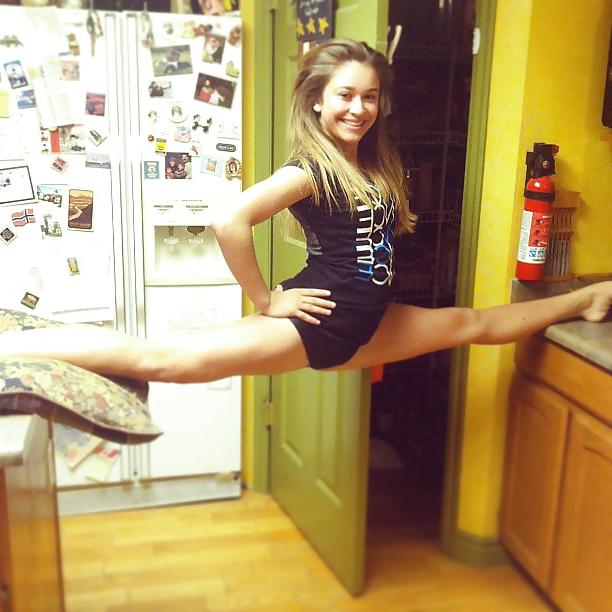 10P Hot athletic girls