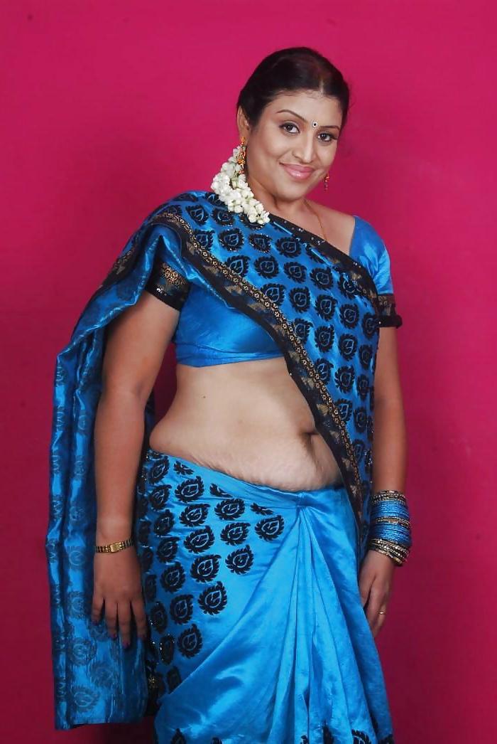 16P Hot aunty mom