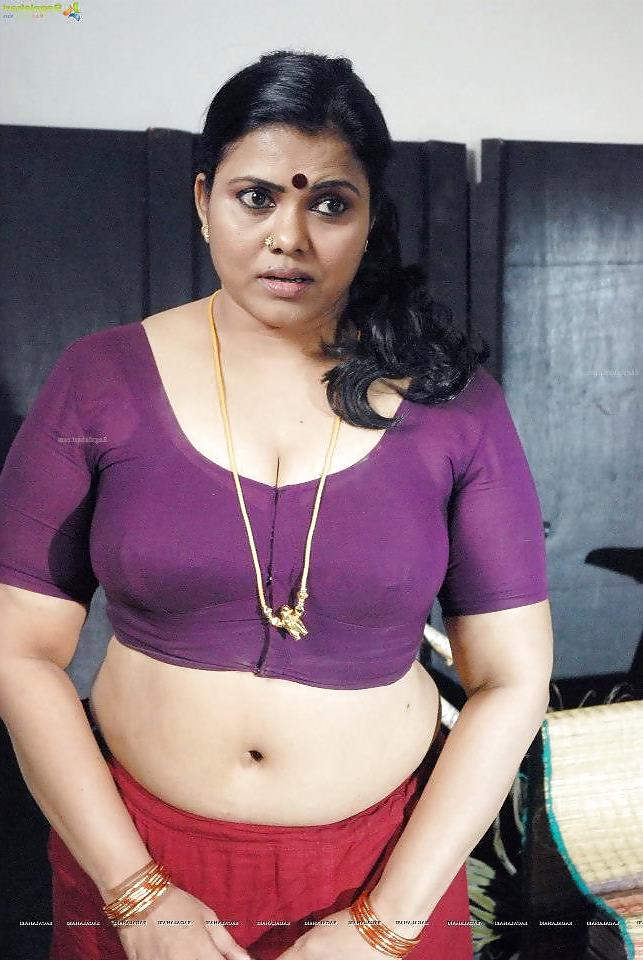 16P Hot aunty mom