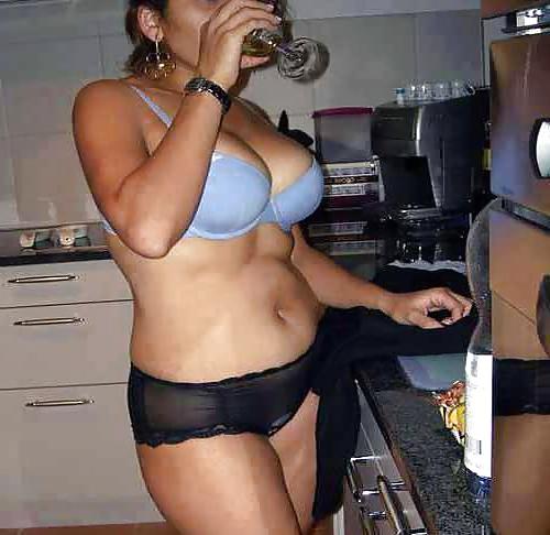 16P Hot aunty mom
